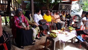 Petronela Kambuaya dan Lambert Jitmau Kunjungi Keluarga Korban Ledakan Gas