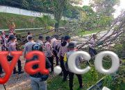 Paska Aksi Bakar-Bakar Dini Hari, Personel Polresta Dikerahkan Bersihkan Jalan
