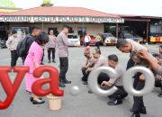 Kapolda PBD Pimpin Upacara Kenaikan Pangkat Personel di Polresta Sorong Kota