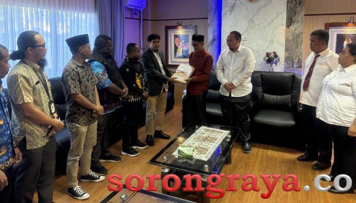 Usai Penetapan, KPU Serahkan Berkas ke DPRD Kota Sorong
