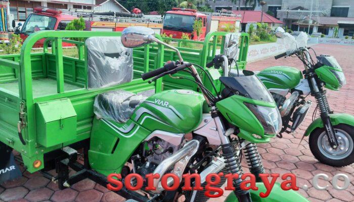 Pemkot Sorong Serahkan Kontainer dan Motor Sampah ke Distrik dan Kelurahan