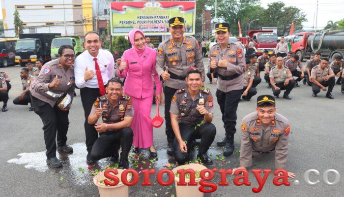 67 Personel Polresta Sorong Kota Terima Kenaikan Pangkat