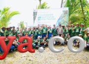 Kilang Kasim Tanam 1.000 Pohon Mangrove dan Bersih-Bersih Pantai Wawenagu