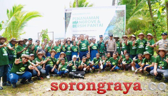 Kilang Kasim Tanam 1.000 Pohon Mangrove dan Bersih-Bersih Pantai Wawenagu
