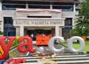 Tuntut Hak, Petugas Kebersihan Hambur Sampah di Kantor Wali Kota