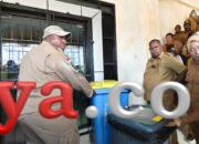 Pegawai Dinas PUPR Papua Barat Daya Palang Kantor