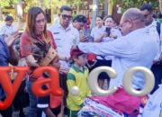 Pemerintah Kota Sorong Serahkan Seragam Sekolah Gratis