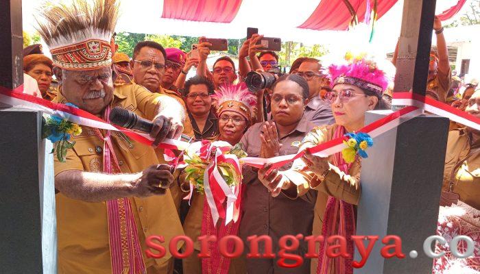 Gubernur PBD Resmikan Pasar Mama-mama Papua dan Penyerahan Sarana UMKM