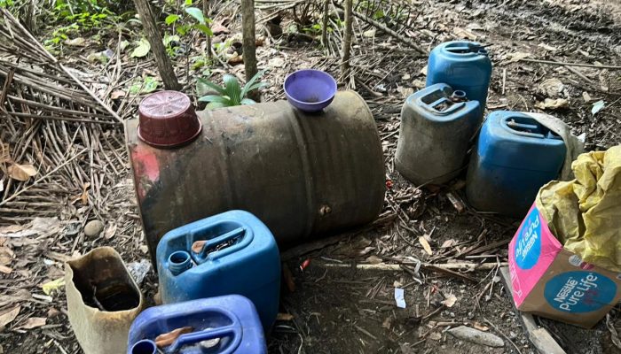 Polresta Sorong Kota Bongkar Tempat Produksi Miras Cap Tikus di Katapop