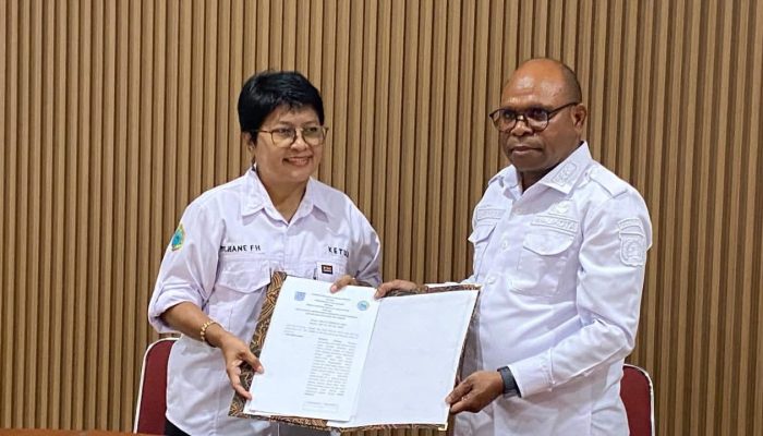 Pemkot Sorong Hibahkan Kendaraan Operasional untuk GKI Klasis Sorong