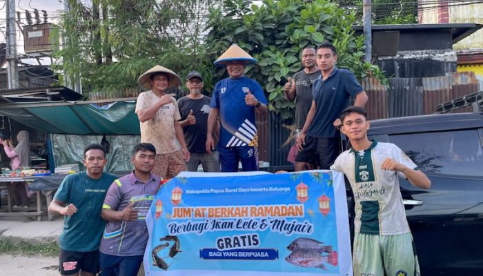 Cara Unik Wakapolda Papua Barat Daya Berbagi Takjil