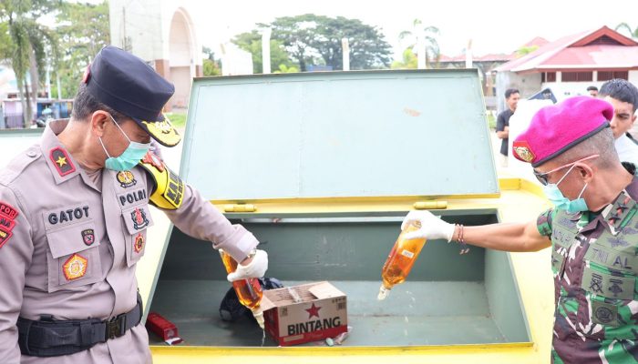Polda PBD Musnahkan Ribuan Botol dan Ratusan Kaleng Miras