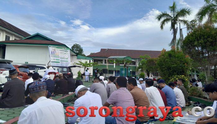 Warga Muhammadiyah Sholat Ied di Kampus UNAMIN Sorong