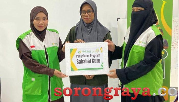 Yakesma PBD Bersama Yayasan Al Izzah Salurkan Program “Sahabat Guru”