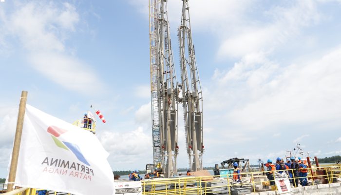 Peran Strategis, Pertamina Patra Niaga Kilang Kasim Tuntaskan Pekerjaan High Risk Erection MLA