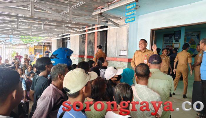 Antrian di Disdukcapil Kota Sorong Membludak, Blangko Disiapkan Sebanyak 12.000