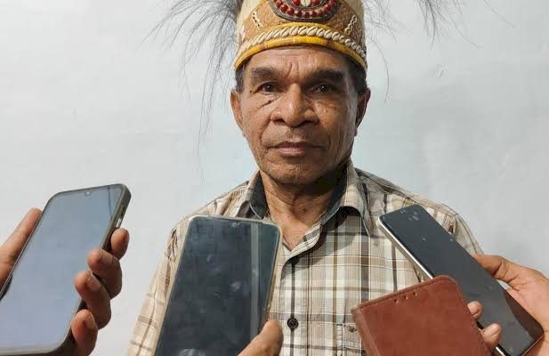 Dewan Adat: Andrew Warmasen dan Zakiah Umpaim Anak Adat Betkaf