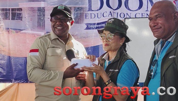 Yayasan Pulau Doom Papua Beri Pelatihan Bahasa Inggris Gratis bagi 500 Pelajar