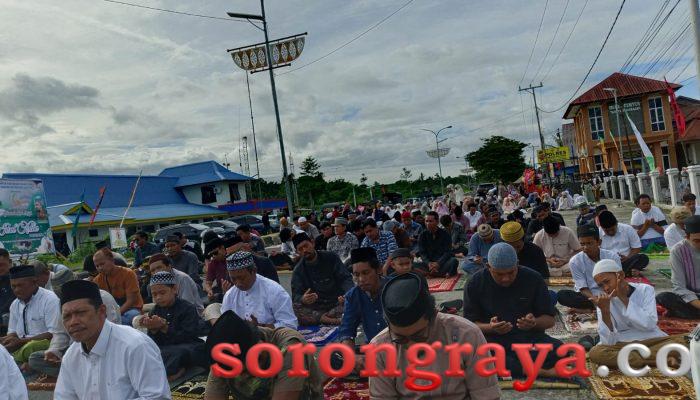 Umat Islam Gelar Sholat Idul Adha di Halaman Mapolres Sorong Selatan