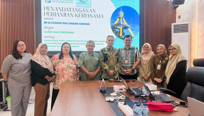 Klinik Pratama Maju Bersama Kota Sorong Salurkan Bantuan CSR Peserta JKN Nunggak Iuran