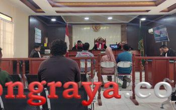 Sidang Perdana kasus pembunuhan Amir Kelsaba, digelar di ruang sidang Pengadilan Negeri Sorong. Rabu, 10 Juni 2026. [foto: redaksi-sr]