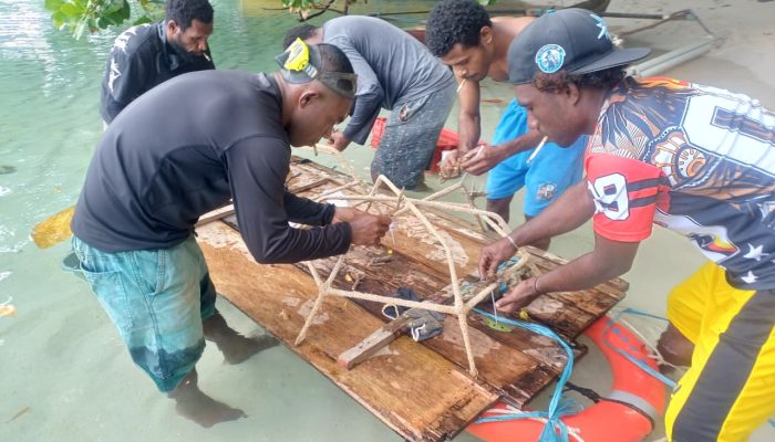 Jaga Ekosistem Pulau Kawei, PT KSM Bersama Masyarakat Adat Tanam Pohon Mangrove 