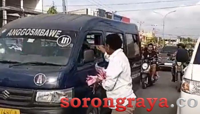 Partai Gerindra Papua Barat Daya Bagi 15 Ribu Bendera Merah Putih