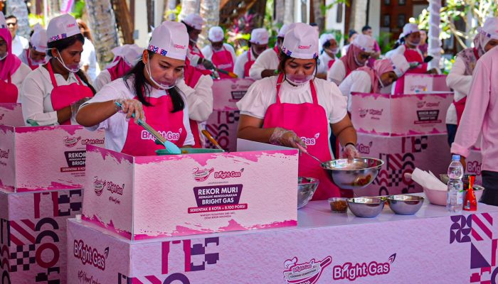 Pertamina Patra Niaga Bagikan 8.100 Porsi Makanan, 750 Porsi di Kota Jayapura