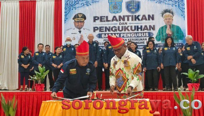 Perkuat Kerukunan, Wali Kota Sorong Lantik Pengurus PK3S