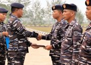 Koarmada III Berikan Penghargaan kepada KRI Teladan dan Prajurit Berprestasi