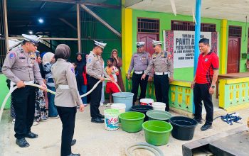 Ditlantas Polda PBD Salurkan 5.000 Liter Air Bersih ke Panti Asuhan Putra Putri Papua Muslim