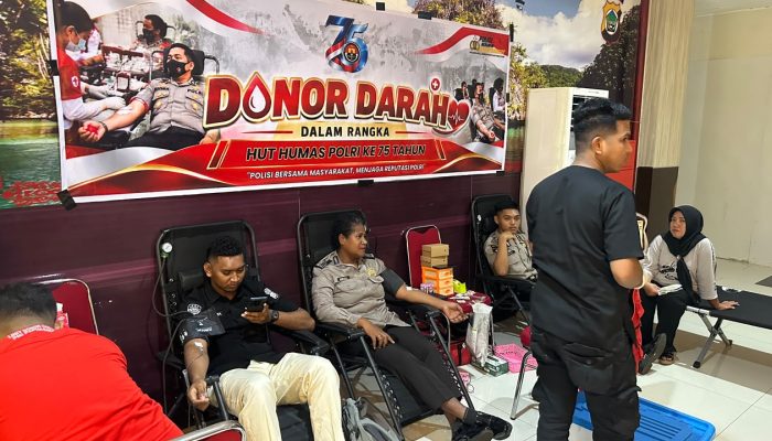 Sambut HUT Humas Polri ke-75, Bidhumas Polda Papua Barat Lanjutkan Rangkaian Bakti Sosial